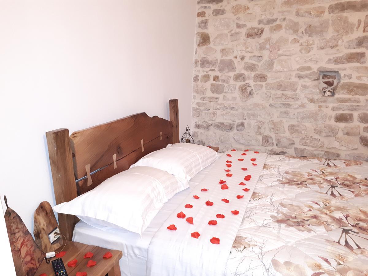 Hotel Omer Берат Екстер'єр фото