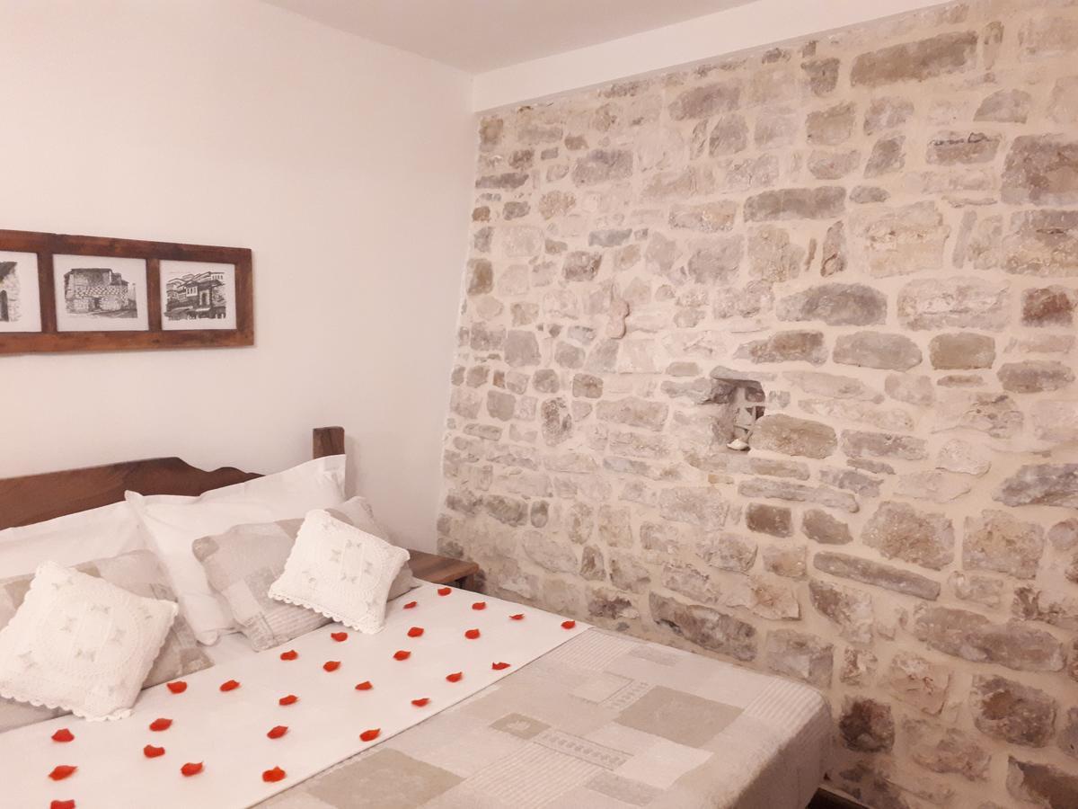 Hotel Omer Берат Екстер'єр фото