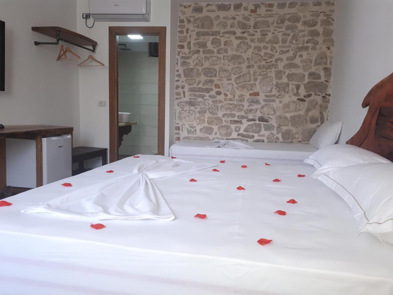 Hotel Omer Берат Екстер'єр фото