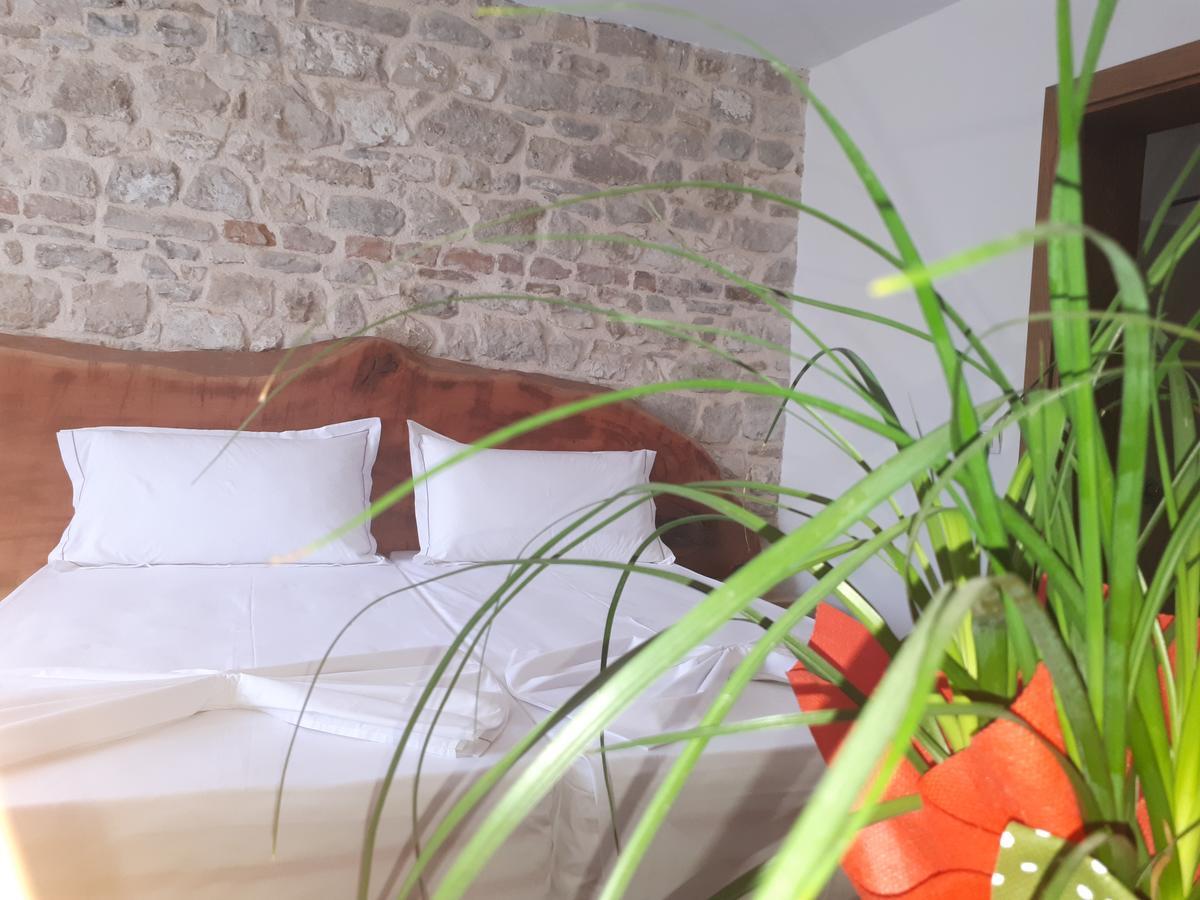 Hotel Omer Берат Екстер'єр фото